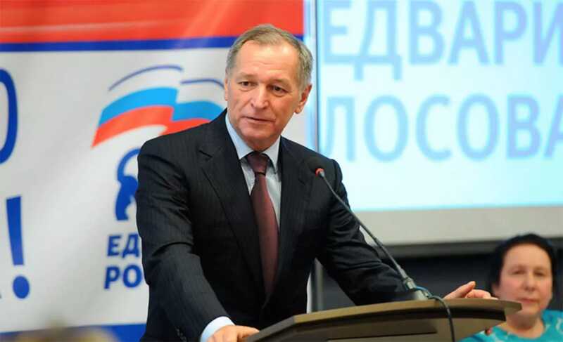 "Папа Босс": из-под Струкова выбили скамейку